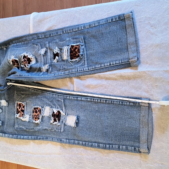 New in package, Leopard Print Destroyed Patch Jeans - Picture 9 of 11